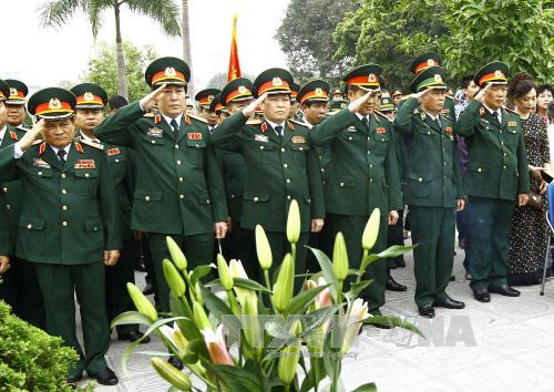 Dâng hương tưởng niệm 100 năm ngày sinh Đại tướng Văn Tiến Dũng 